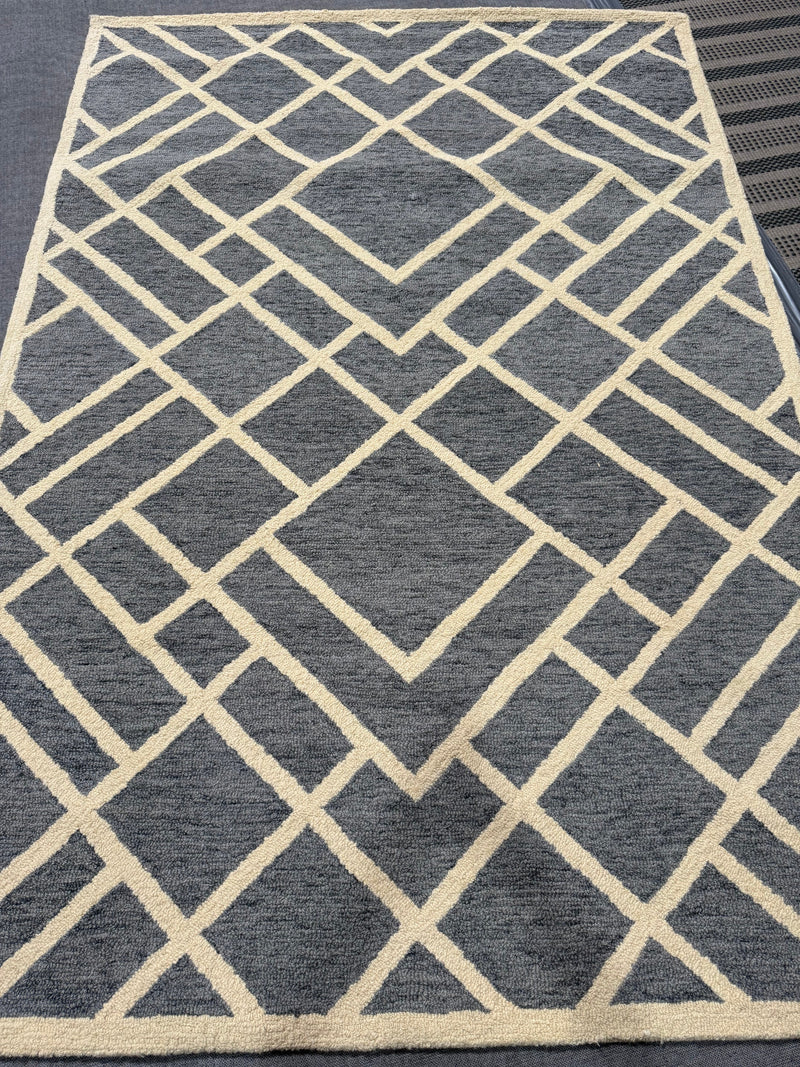 5' x 7' Area Rug