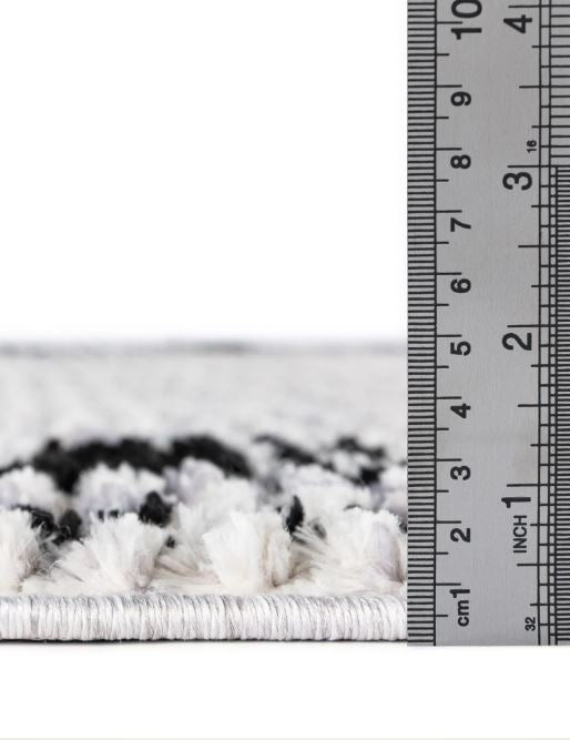 5' 3 x 8' Black and White Tagine Area Rug