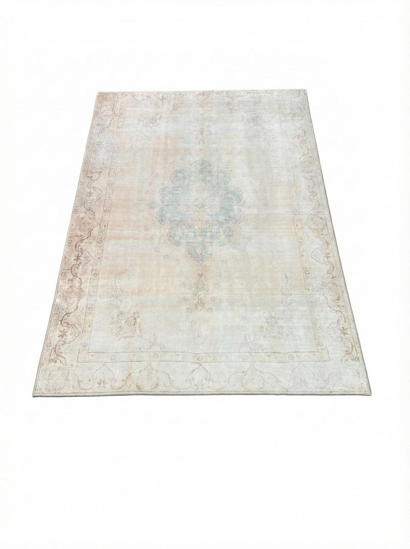 4' x 6' Soft Ivory Cream Faded Sage Vintage-Inspired Medallion Area Rug