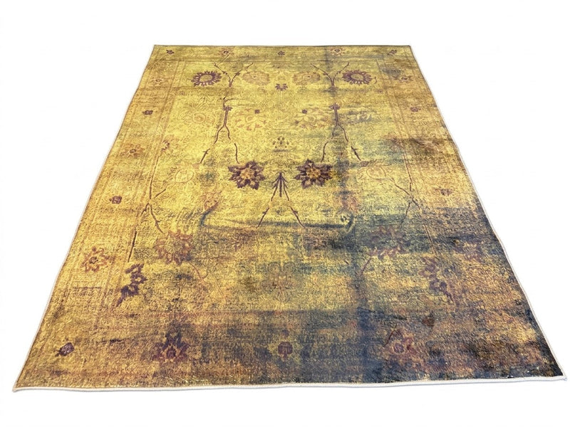 7' x 9' Area Rug